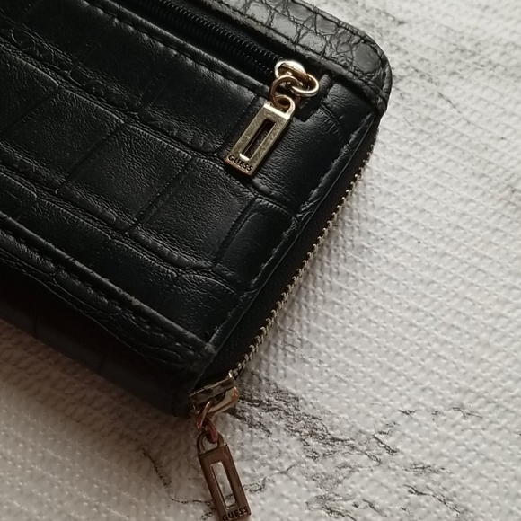 Guess Wallet - Picture 5 of 12